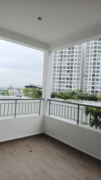 Kondominium untuk Dijual di Lucerne Residences - Alston Loh - Balcony - PropertyGuru.com.my