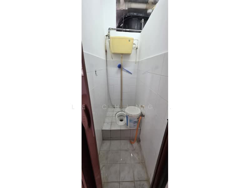 Rumah Flat untuk Disewa di Jasa - Le Ching . - Bathroom - PropertyGuru.com.my