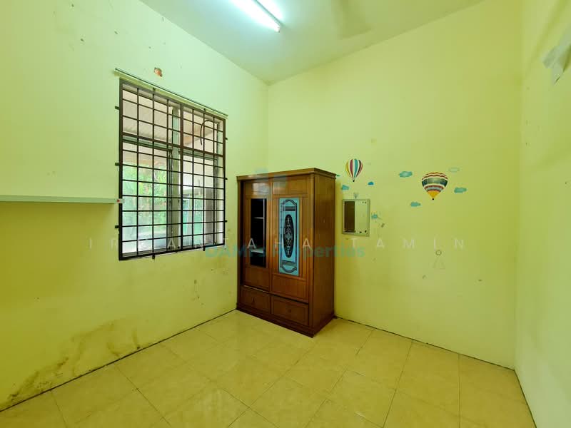 Rumah Teres 1 Tingkat untuk Dijual di Gong Badak (Kuala Nerus) - Irmantaha Tamin - Bedroom - PropertyGuru.com.my