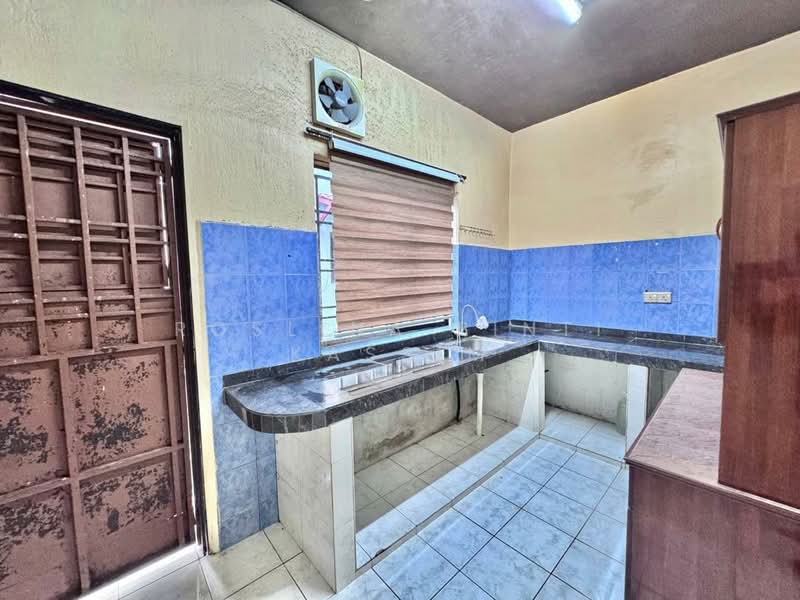 Rumah Teres 2 Tingkat untuk Dijual di Taman Pulai Indah (Johor Bahru) - Roslina Binti Kassim - Kitchen - PropertyGuru.com.my