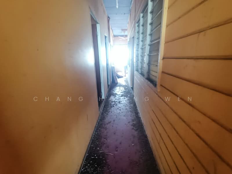 Shop / Office for Sale in Sungai Rengit (Pengerang) - Chang Hoong Wen - Corridor - PropertyGuru.com.my