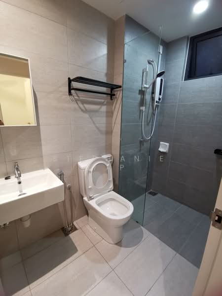 Servis Apartment untuk Dijual di Ashino @ Gravit8 - Stephanie Yap - Bathroom - PropertyGuru.com.my