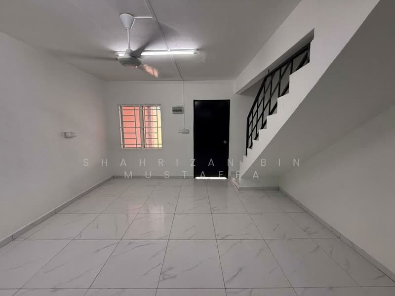 Rumah Teres 2 Tingkat untuk Dijual di Taman Bukit Jaya (Ulu Tiram) - Shahrizan Bin Mustaffa - Living Room - PropertyGuru.com.my
