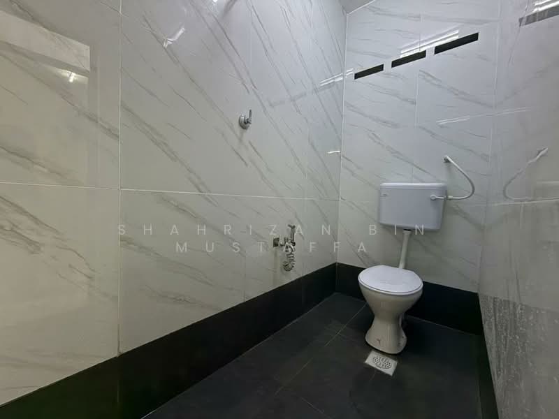 Rumah Teres 2 Tingkat untuk Dijual di Taman Bukit Jaya (Ulu Tiram) - Shahrizan Bin Mustaffa - Bathroom - PropertyGuru.com.my
