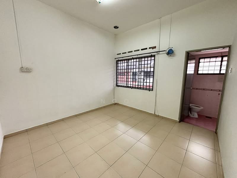 2-storey Terraced House for Sale in Taman Puteri (Batu Pahat) - NGO - Bedroom - PropertyGuru.com.my