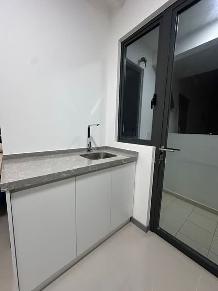 Servis Apartment untuk Disewa di United Point (Residensi Berpadu) - Perry Chai - Balcony - PropertyGuru.com.my