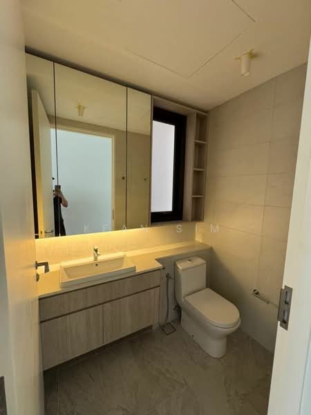 Servis Apartment untuk Disewa di Jendela Residences - Kean Sim - Bathroom - PropertyGuru.com.my