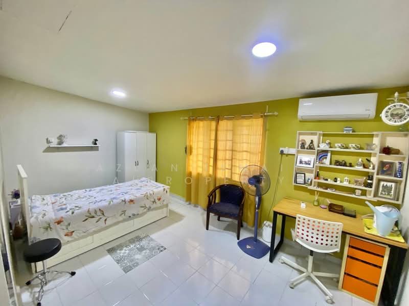 Rumah Teres 2 Tingkat untuk Dijual di Senai (Kulai) - Azlan Ismail aiproperty - Bedroom - PropertyGuru.com.my