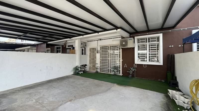 Rumah Teres 2 Tingkat untuk Dijual di Taman Bunga Raya (Serendah) - Tiffany Yang - Car Porch - PropertyGuru.com.my