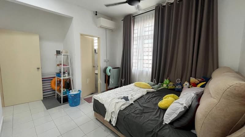 Rumah Teres 2 Tingkat untuk Dijual di Taman Bunga Raya (Serendah) - Tiffany Yang - Master Bedroom - PropertyGuru.com.my