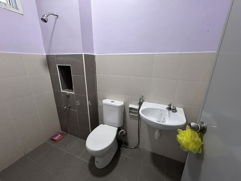 2.5-storey Terraced House for Sale in Taman Seri Orkid (Skudai) - Sam Chai - Bathroom - PropertyGuru.com.my
