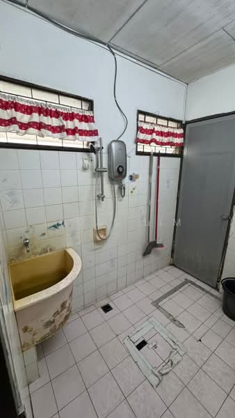 1-storey Terraced House for Rent in Bayan Baru (Penang) - Lucas Lim - Bathroom - PropertyGuru.com.my