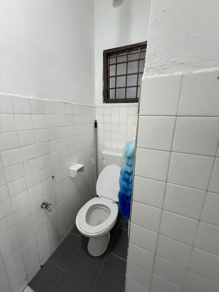 Pangsapuri untuk Disewa di Teratai Mewah Apartment Block 4 & 6 - Foo Sek Mou - Bathroom - PropertyGuru.com.my