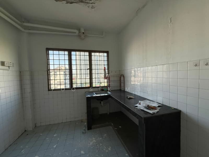 Pangsapuri untuk Disewa di Teratai Mewah Apartment Block 4 & 6 - Foo Sek Mou - Kitchen - PropertyGuru.com.my