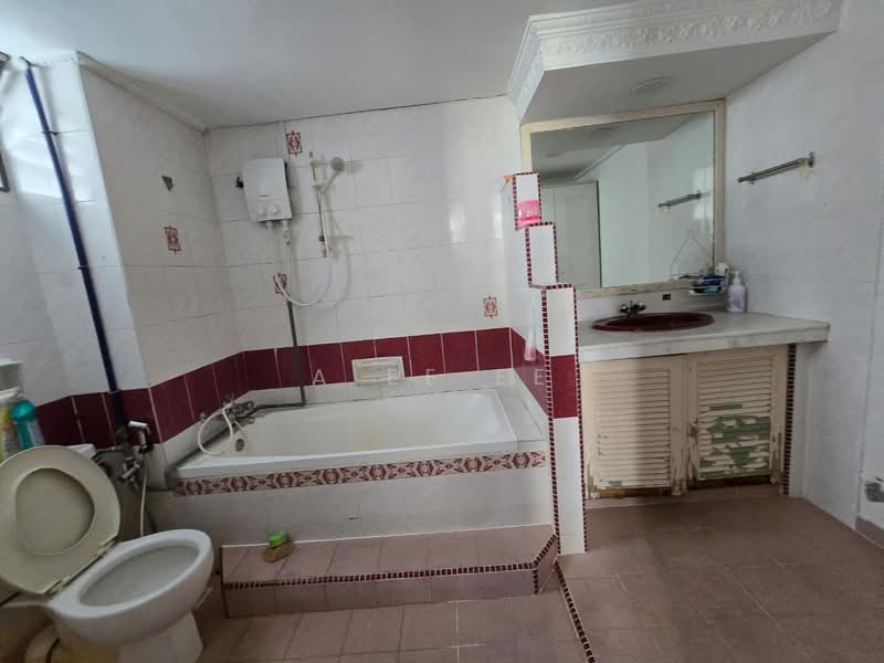 Kondominium untuk Dijual di Sunny Ville Condominium - A Ee Ee - Bathroom - PropertyGuru.com.my