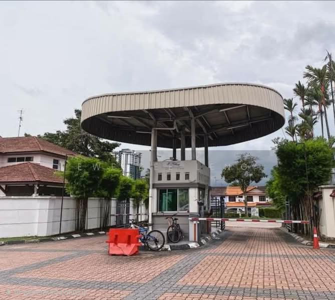Semi-Detached House for Sale in Taman Molek (Johor Bahru) - Ewe Bee Leng - Exterior - PropertyGuru.com.my