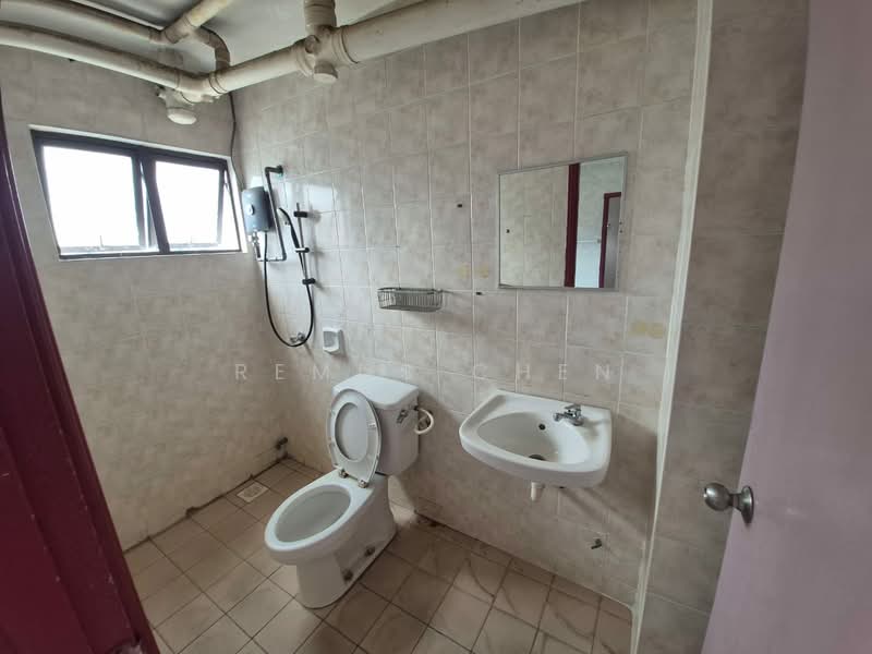Kondominium untuk Dijual di Kenanga Point - Remus Chen - Bathroom - PropertyGuru.com.my