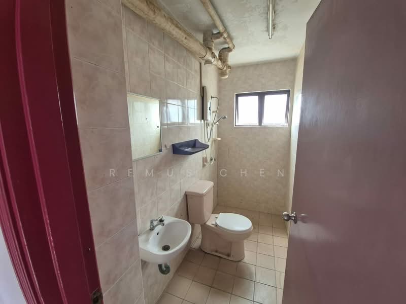 Kondominium untuk Dijual di Kenanga Point - Remus Chen - Bathroom - PropertyGuru.com.my