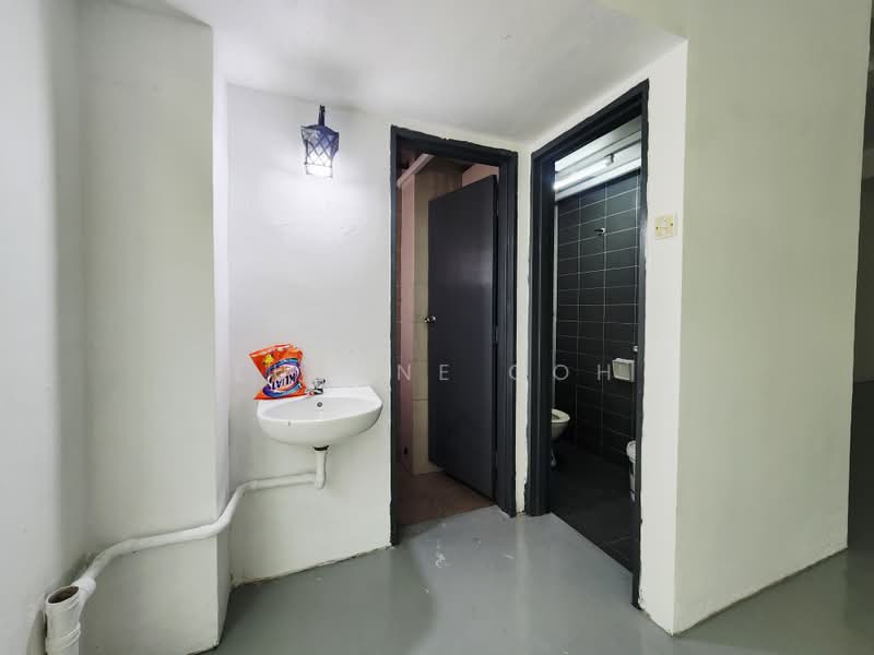 Kedai / Pejabat untuk Disewa di Bandar Puteri Puchong (Puchong) - Eugene Goh - Bathroom - PropertyGuru.com.my