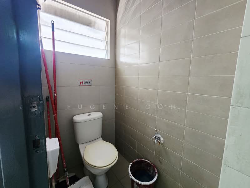 Kedai / Pejabat untuk Disewa di Bandar Puteri Puchong (Puchong) - Eugene Goh - Bathroom - PropertyGuru.com.my