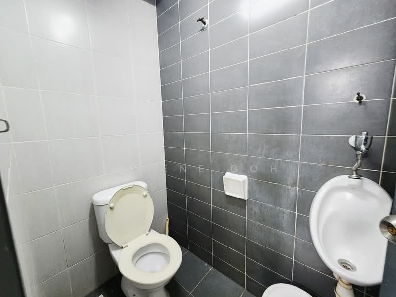 Kedai / Pejabat untuk Disewa di Bandar Puteri Puchong (Puchong) - Eugene Goh - Bathroom - PropertyGuru.com.my