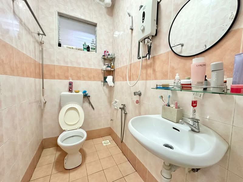Apartment for Sale at Pangsapuri Seri Pinang - Zarema Kulbuzheva - Bathroom - PropertyGuru.com.my