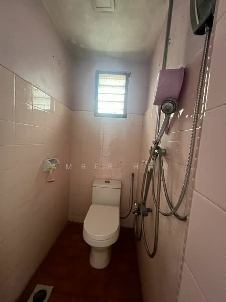 2-storey Terraced House for Sale in Taman Johor Jaya (Johor Bahru) - Amber Hew - Bathroom - PropertyGuru.com.my