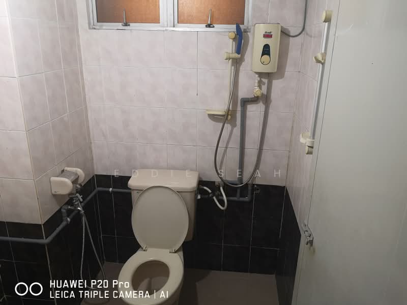 Kondominium untuk Dijual di Endah Regal Condominium - Eddie Seah - Bathroom - PropertyGuru.com.my