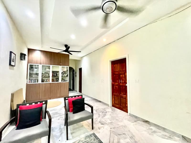 1-storey Terraced House for Sale in Taman Mawar (Bandar Kinrara) - Azli Ibrahim - Living Room - PropertyGuru.com.my