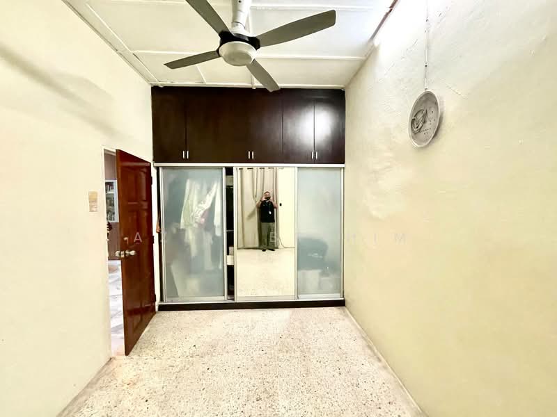 1-storey Terraced House for Sale in Taman Mawar (Bandar Kinrara) - Azli Ibrahim - Interior - PropertyGuru.com.my