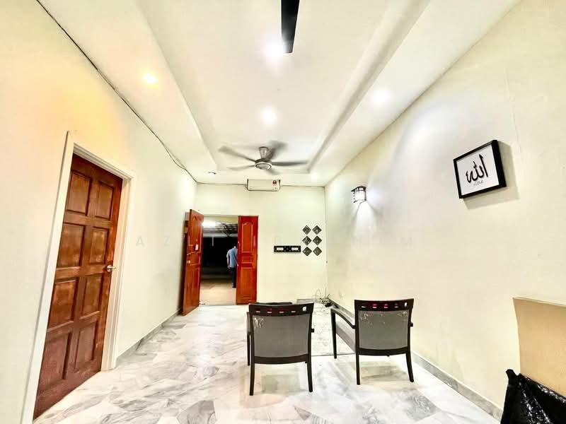 1-storey Terraced House for Sale in Taman Mawar (Bandar Kinrara) - Azli Ibrahim - Living Room - PropertyGuru.com.my