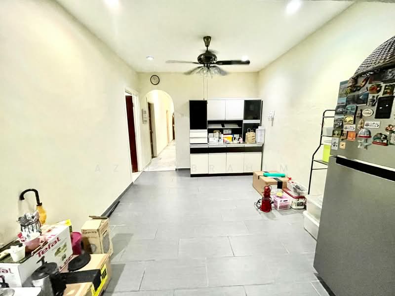 1-storey Terraced House for Sale in Taman Mawar (Bandar Kinrara) - Azli Ibrahim - Living Room - PropertyGuru.com.my