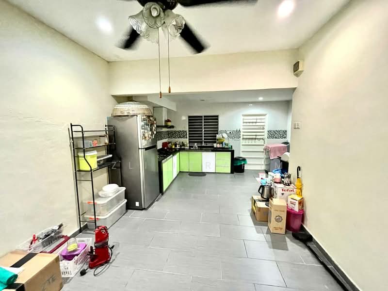 1-storey Terraced House for Sale in Taman Mawar (Bandar Kinrara) - Azli Ibrahim - Kitchen - PropertyGuru.com.my