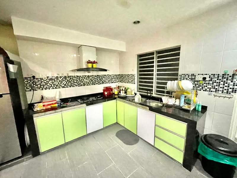 1-storey Terraced House for Sale in Taman Mawar (Bandar Kinrara) - Azli Ibrahim - Kitchen - PropertyGuru.com.my