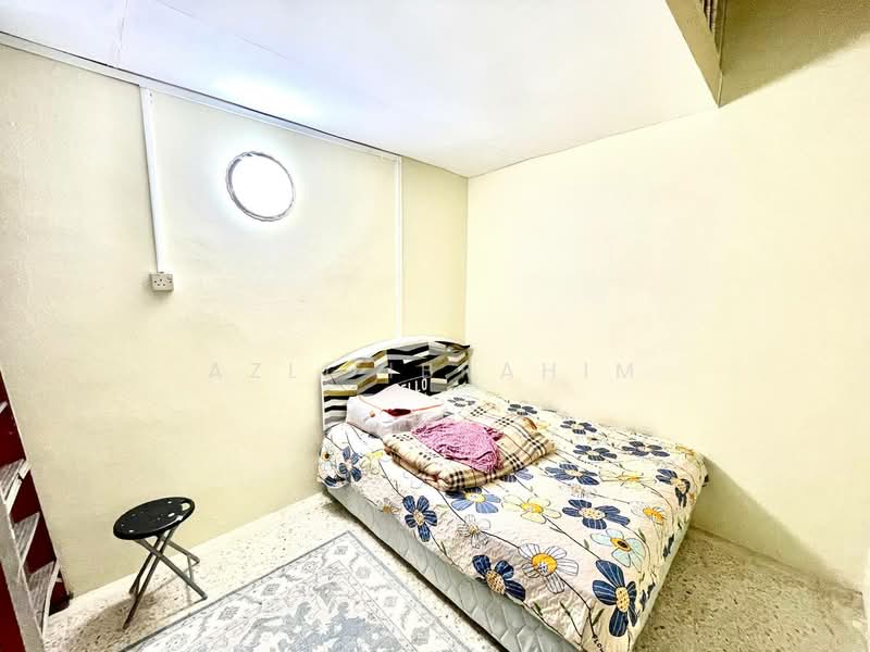 1-storey Terraced House for Sale in Taman Mawar (Bandar Kinrara) - Azli Ibrahim - Bedroom - PropertyGuru.com.my