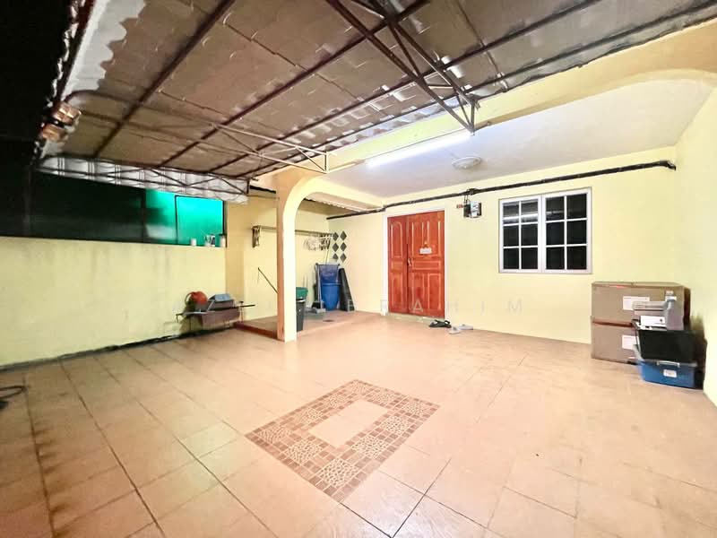 1-storey Terraced House for Sale in Taman Mawar (Bandar Kinrara) - Azli Ibrahim - Exterior - PropertyGuru.com.my