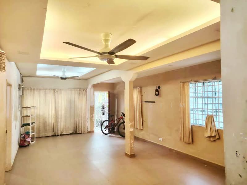 Rumah Teres 1 Tingkat untuk Dijual di Taman Pinggiran Batu Caves (Selayang) - Ahmad Muslim - Living Room - PropertyGuru.com.my
