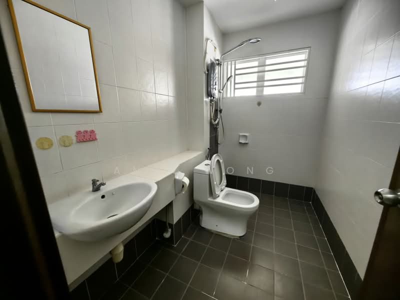 2-storey Terraced House for Sale in Bandar Teknologi Kajang (Kajang) - Andy Wong - Bathroom - PropertyGuru.com.my
