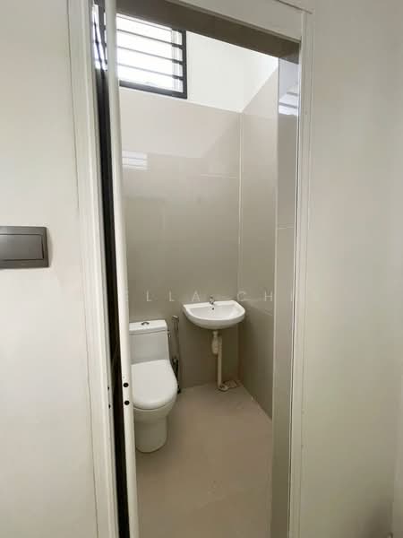 Rumah Teres 1 Tingkat untuk Disewa di Permas Jaya (Johor) - Stella Chia - Bathroom - PropertyGuru.com.my