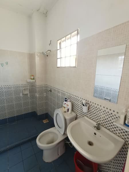 Rumah Teres untuk Dijual di Bandar Putra Permai (Seri Kembangan) - KENT HUI LAU - bathroom - PropertyGuru.com.my