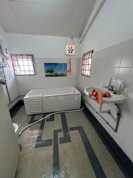 Rumah Teres 2 Tingkat untuk Dijual di Sungai Ara (Penang) - Josh Ang - Bathroom - PropertyGuru.com.my