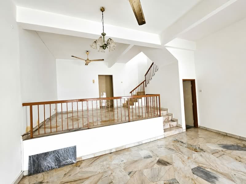 Rumah Teres 2 Tingkat untuk Dijual di Taman Serdang Raya (Seri Kembangan) - Bosco Lum - Living Room - PropertyGuru.com.my