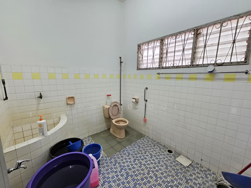 Rumah Banglo untuk Dijual di Batu 9 (Cheras) - Edward Ooi - Bathroom - PropertyGuru.com.my