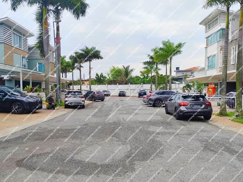 2.5-storey Terraced House for Sale in Seri Kembangan (Selangor) - Gary Chow - Exterior - PropertyGuru.com.my