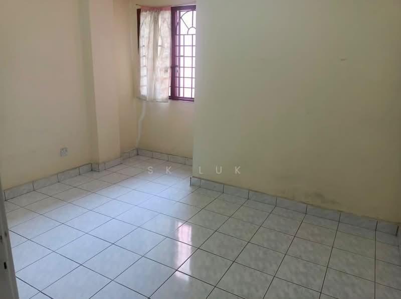 Apartment for Sale at Pangsapuri Taman Bukit Rawang Putra - SK Luk - Interior - PropertyGuru.com.my