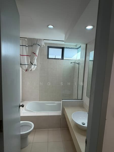 Kondominium untuk Dijual di Casa Kiara II - Ping Shin - Bathroom - PropertyGuru.com.my