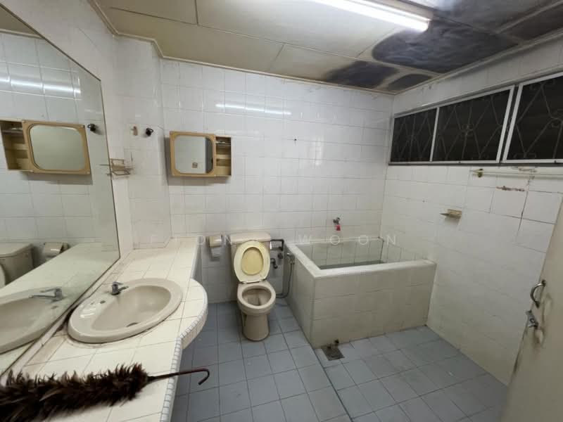 Rumah Teres 2 Tingkat untuk Dijual di Taman Harta Pertama (Bukit Baru) - Fiona Woon - Bathroom - PropertyGuru.com.my