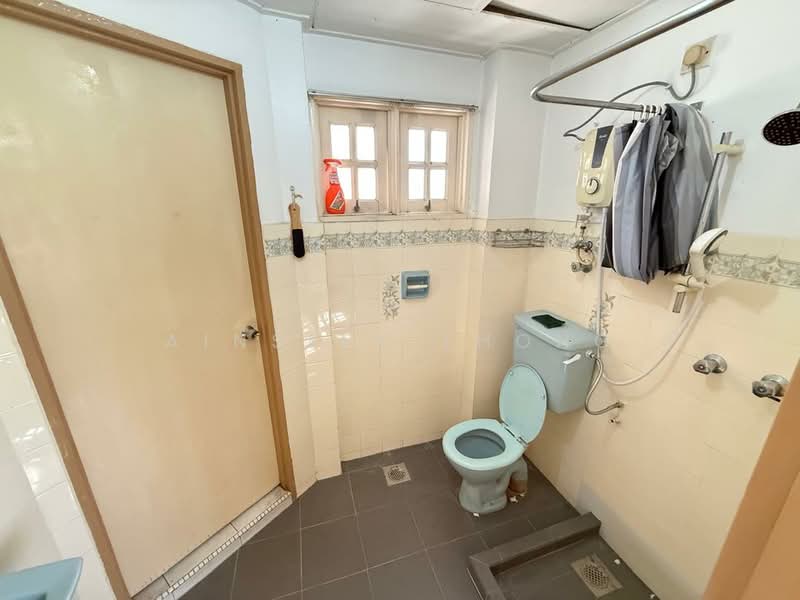 Kondominium untuk Dijual di Regency Terrace - Ainsley Thong - Bathroom - PropertyGuru.com.my