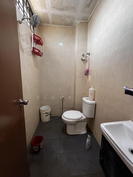 Rumah Teres 2-Tingkat untuk Dijual di Taman Garing Permai (Rawang) - Vicky G. - Bathroom - PropertyGuru.com.my
