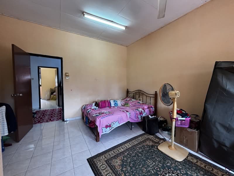 Rumah Teres 2-Tingkat untuk Dijual di Taman Garing Permai (Rawang) - Vicky G. - Bedroom - PropertyGuru.com.my